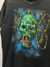 90s Skull and Barbwire Graphic TShirt. Large