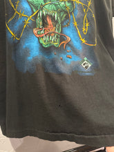 90s Skull and Barbwire Graphic TShirt. Large