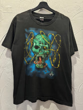 90s Skull and Barbwire Graphic TShirt. Large